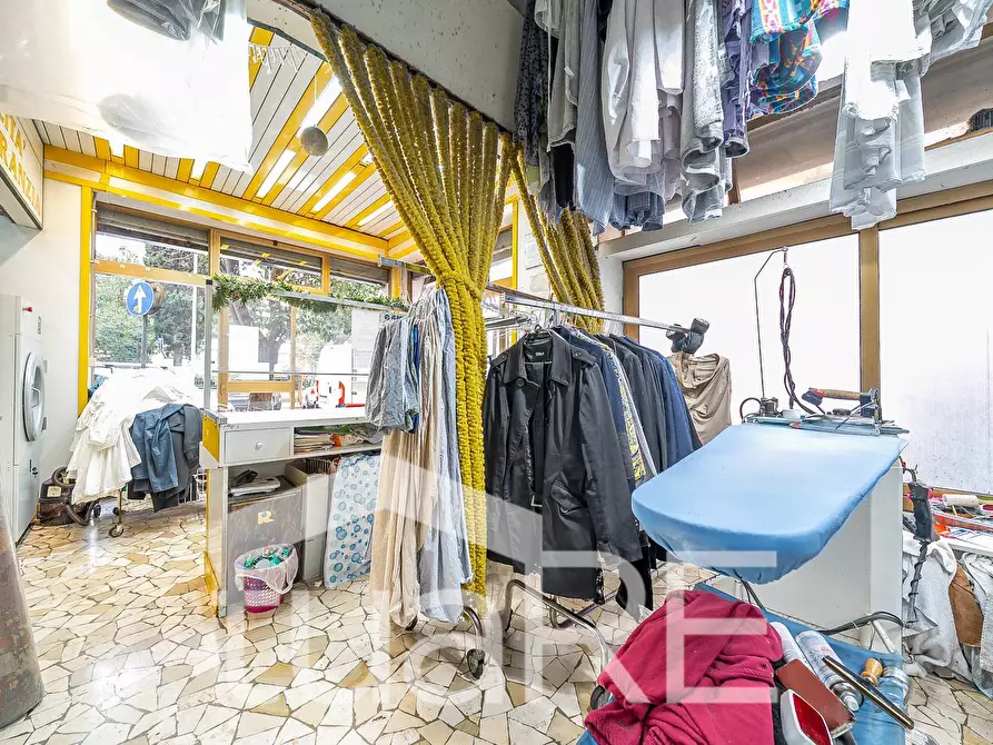 Immagine 12 di Negozio in vendita  in Via Giuseppe Bagnera a Roma