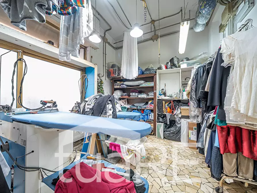 Immagine 13 di Negozio in vendita  in Via Giuseppe Bagnera a Roma