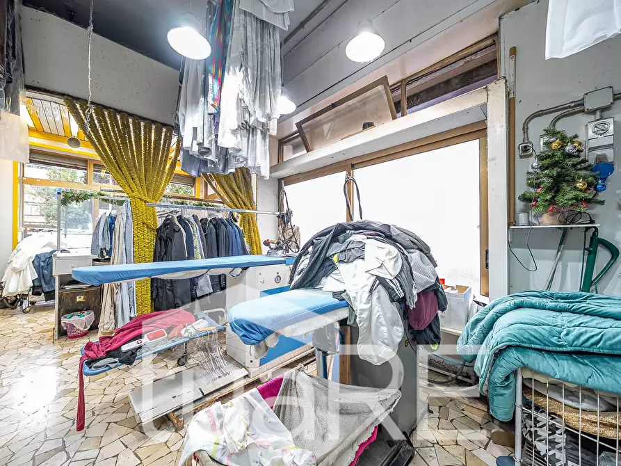 Immagine 14 di Negozio in vendita  in Via Giuseppe Bagnera a Roma