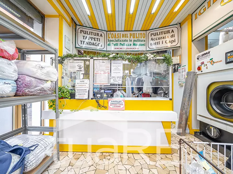 Immagine 17 di Negozio in vendita  in Via Giuseppe Bagnera a Roma