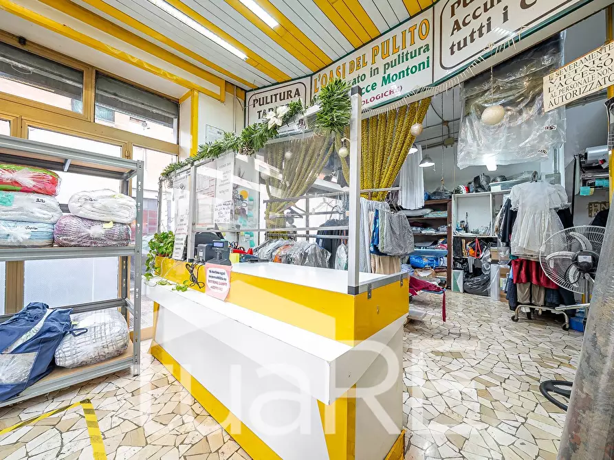 Immagine 18 di Negozio in vendita  in Via Giuseppe Bagnera a Roma