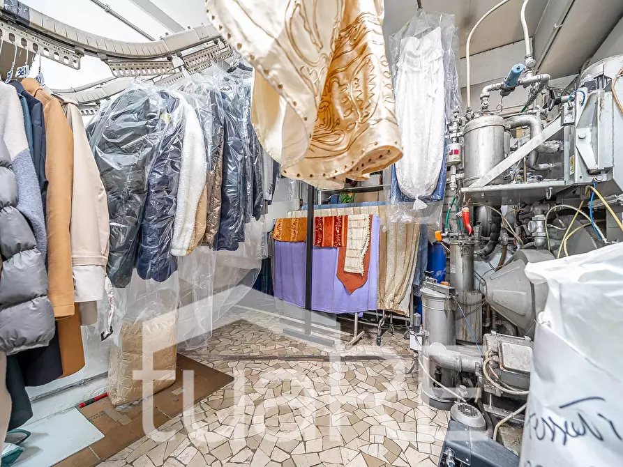 Immagine 21 di Negozio in vendita  in Via Giuseppe Bagnera a Roma