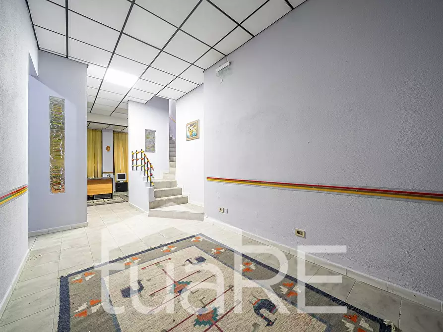 Immagine 7 di Negozio in vendita  in Via Appia Nuova a Roma