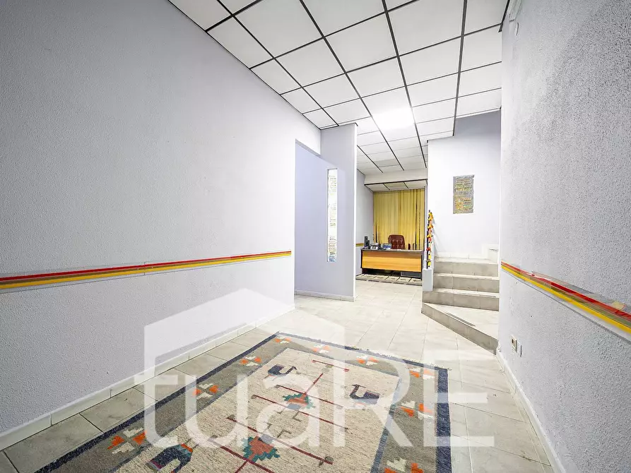 Immagine 8 di Negozio in vendita  in Via Appia Nuova a Roma