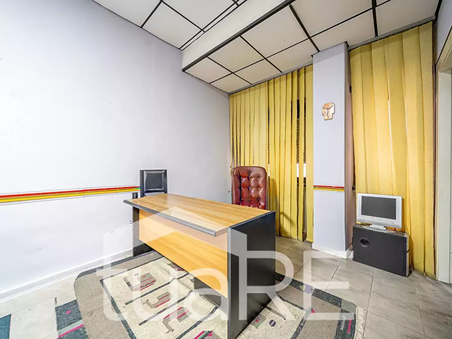 Immagine 12 di Negozio in vendita  in Via Appia Nuova a Roma