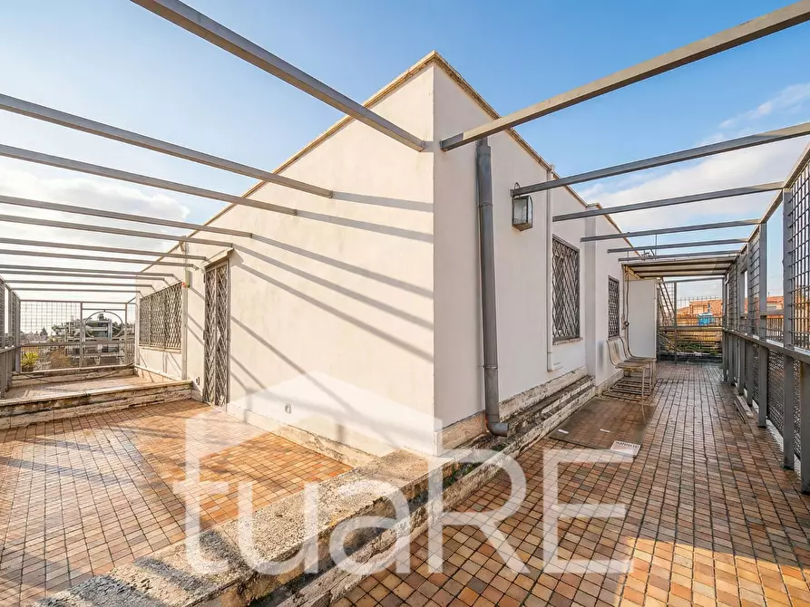 Immagine 11 di Attico in vendita  in Via Po a Roma