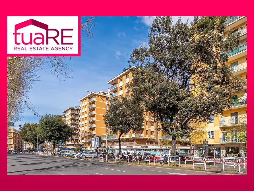 Immagine 1 di Appartamento in vendita  in Piazza Della Radio a Roma