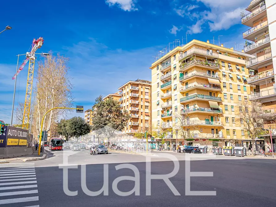 Immagine 2 di Appartamento in vendita  in Piazza Della Radio a Roma