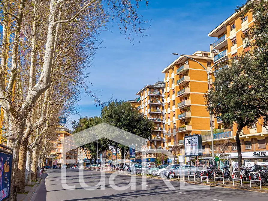 Immagine 5 di Appartamento in vendita  in Piazza Della Radio a Roma