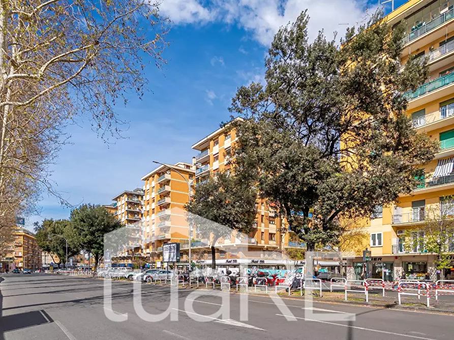 Immagine 6 di Appartamento in vendita  in Piazza Della Radio a Roma