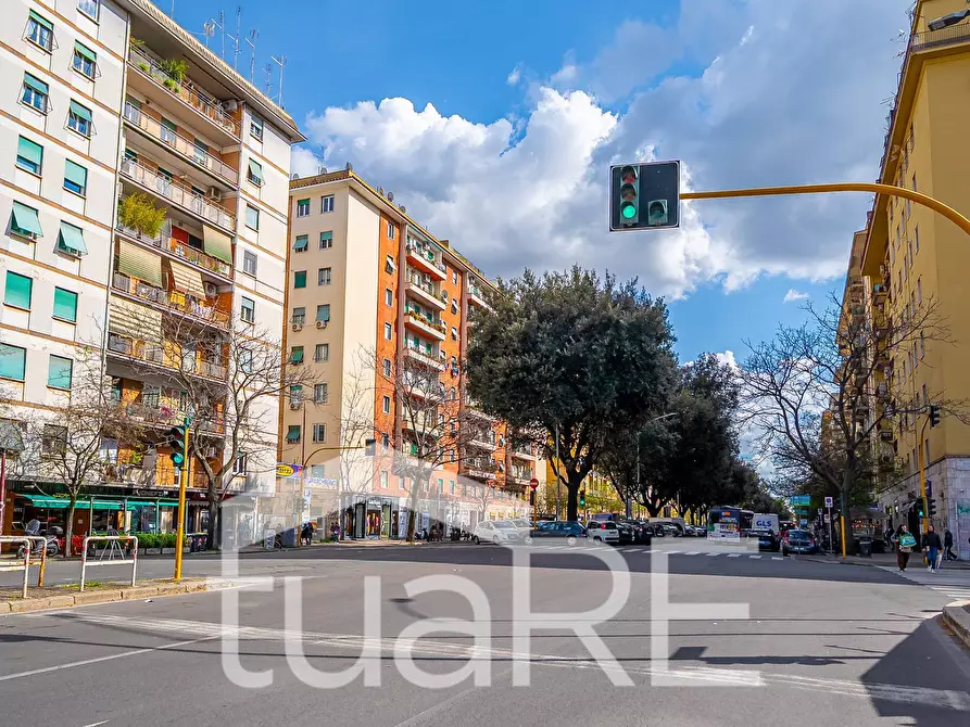 Immagine 7 di Appartamento in vendita  in Piazza Della Radio a Roma