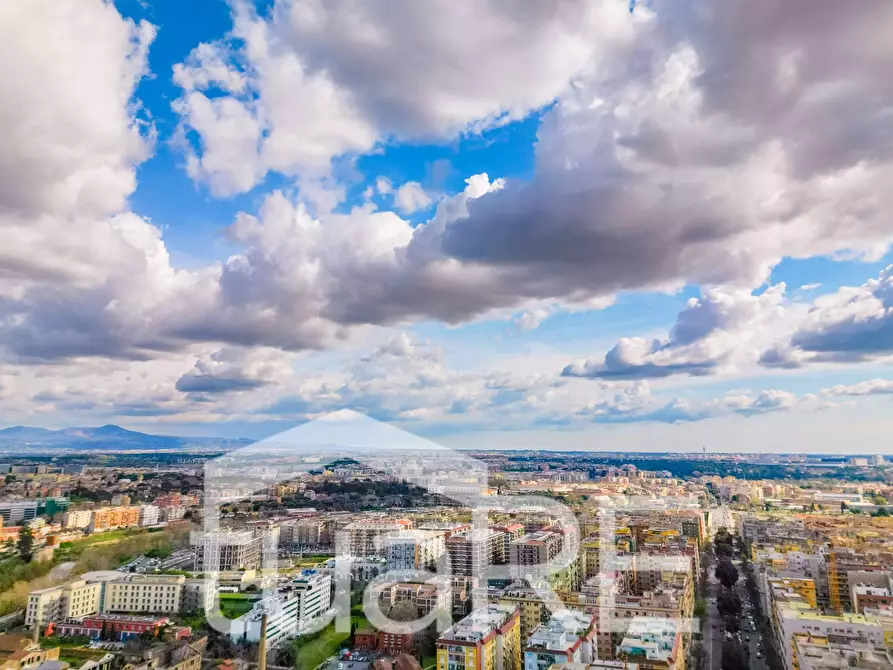 Immagine 8 di Appartamento in vendita  in Piazza Della Radio a Roma