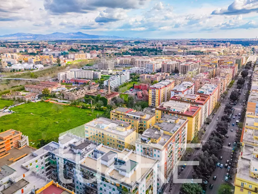 Immagine 9 di Appartamento in vendita  in Piazza Della Radio a Roma