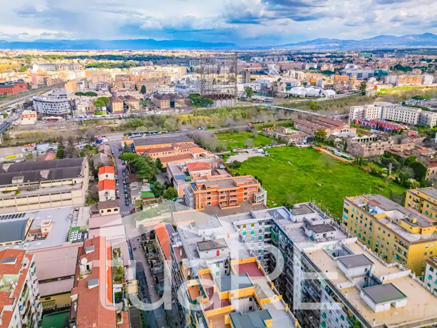 Immagine 10 di Appartamento in vendita  in Piazza Della Radio a Roma