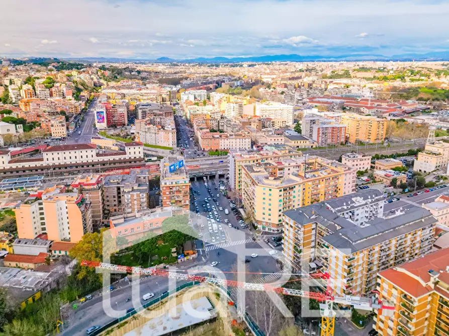 Immagine 12 di Appartamento in vendita  in Piazza Della Radio a Roma