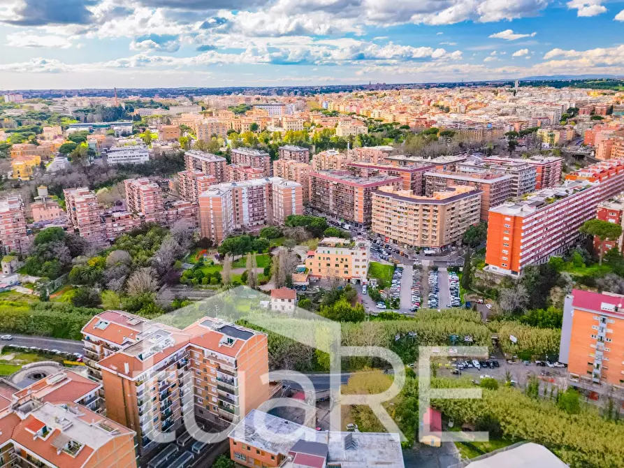 Immagine 14 di Appartamento in vendita  in Piazza Della Radio a Roma