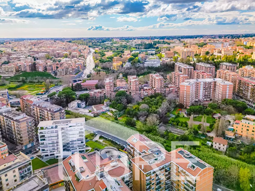 Immagine 15 di Appartamento in vendita  in Piazza Della Radio a Roma