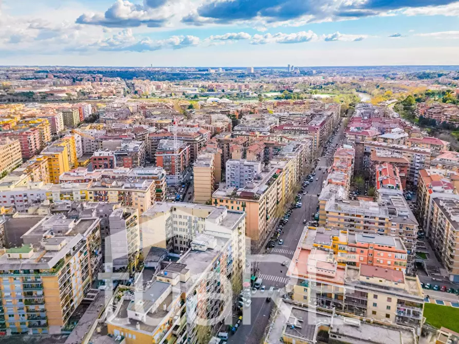 Immagine 16 di Appartamento in vendita  in Piazza Della Radio a Roma