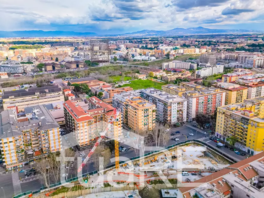 Immagine 19 di Appartamento in vendita  in Piazza Della Radio a Roma