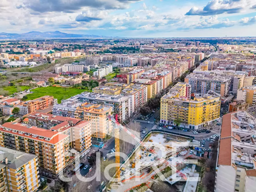 Immagine 20 di Appartamento in vendita  in Piazza Della Radio a Roma