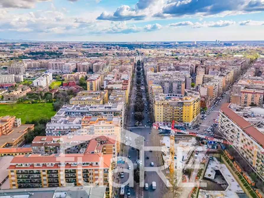 Immagine 22 di Appartamento in vendita  in Piazza Della Radio a Roma