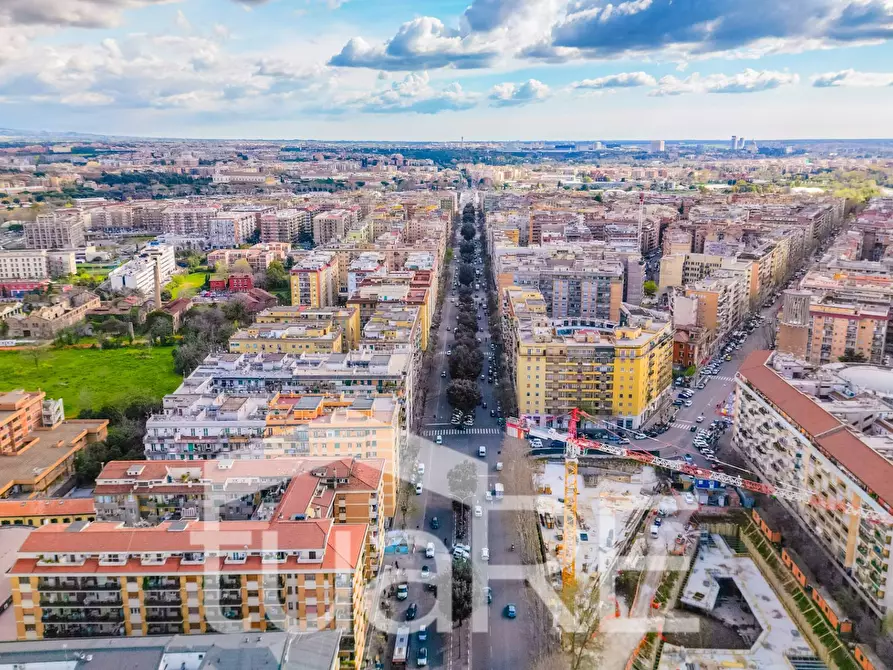 Immagine 24 di Appartamento in vendita  in Piazza Della Radio a Roma