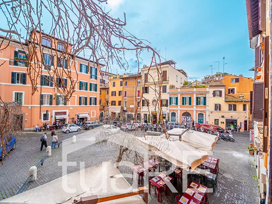 Immagine 9 di Appartamento in vendita  in Piazza Di San Giovanni Della Malva a Roma