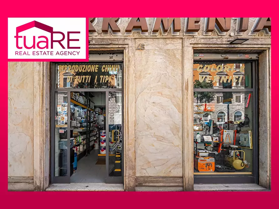 Immagine 1 di Negozio in vendita  in Via Conte Verde a Roma