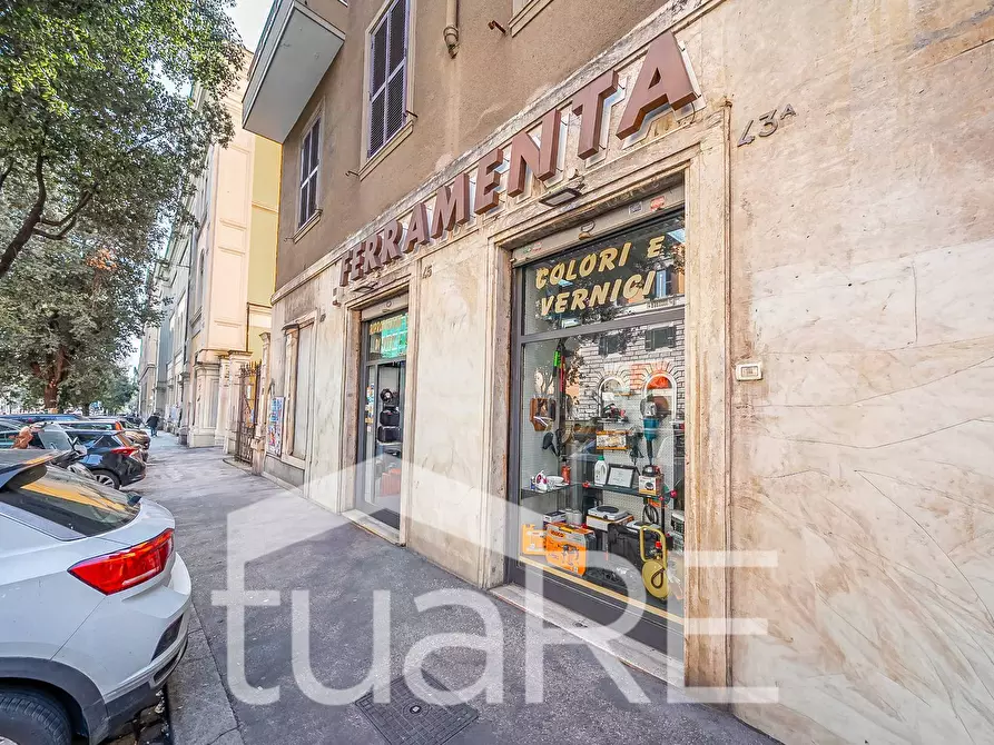 Immagine 2 di Negozio in vendita  in Via Conte Verde a Roma