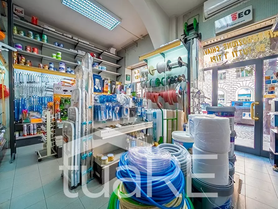 Immagine 3 di Negozio in vendita  in Via Conte Verde a Roma