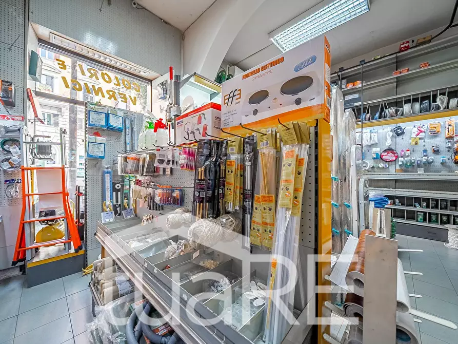 Immagine 5 di Negozio in vendita  in Via Conte Verde a Roma
