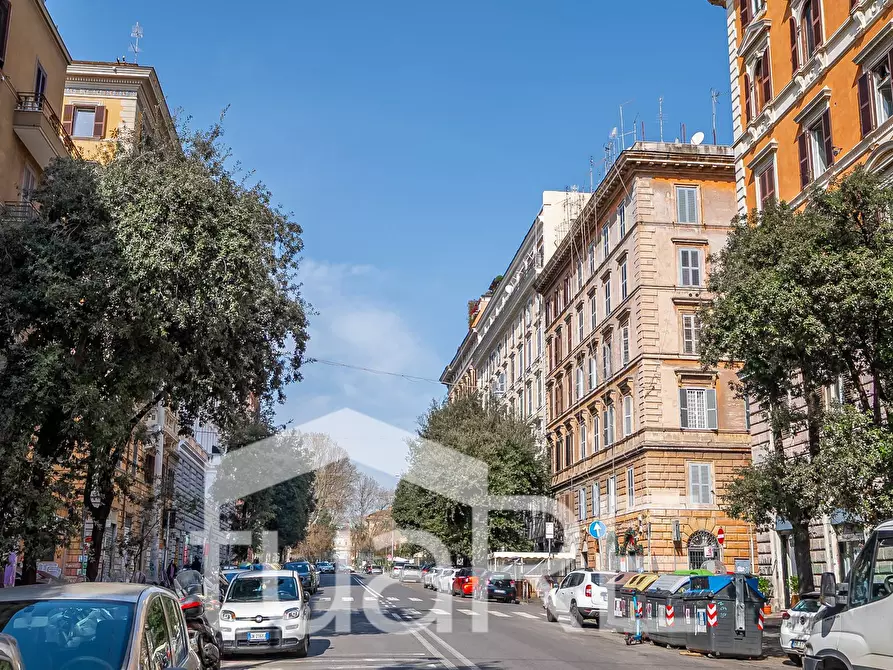 Immagine 9 di Negozio in vendita  in Via Conte Verde a Roma