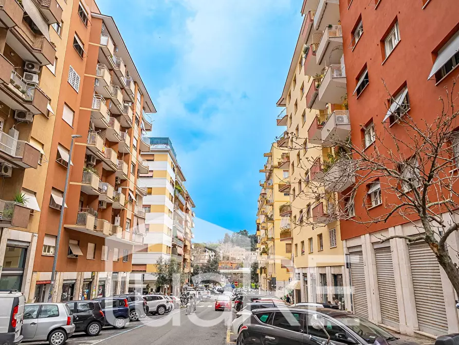 Immagine 5 di Appartamento in vendita  in Via Cipro a Roma