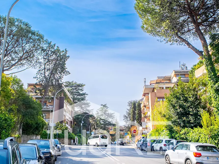 Immagine 2 di Appartamento in vendita  in Via Della Camilluccia a Roma