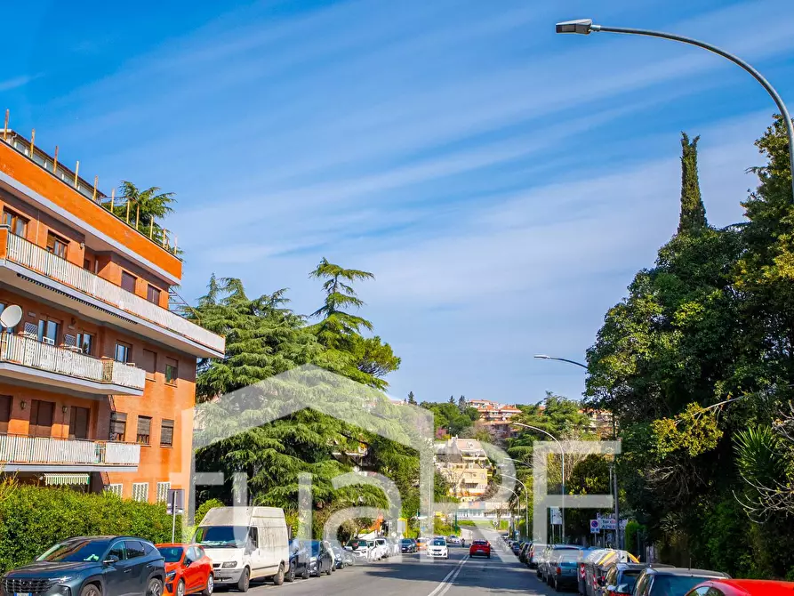 Immagine 3 di Appartamento in vendita  in Via Della Camilluccia a Roma