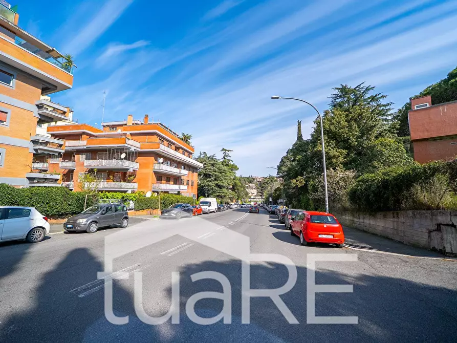 Immagine 4 di Appartamento in vendita  in Via Della Camilluccia a Roma