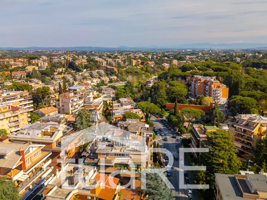 Immagine 6 di Appartamento in vendita  in Via Della Camilluccia a Roma
