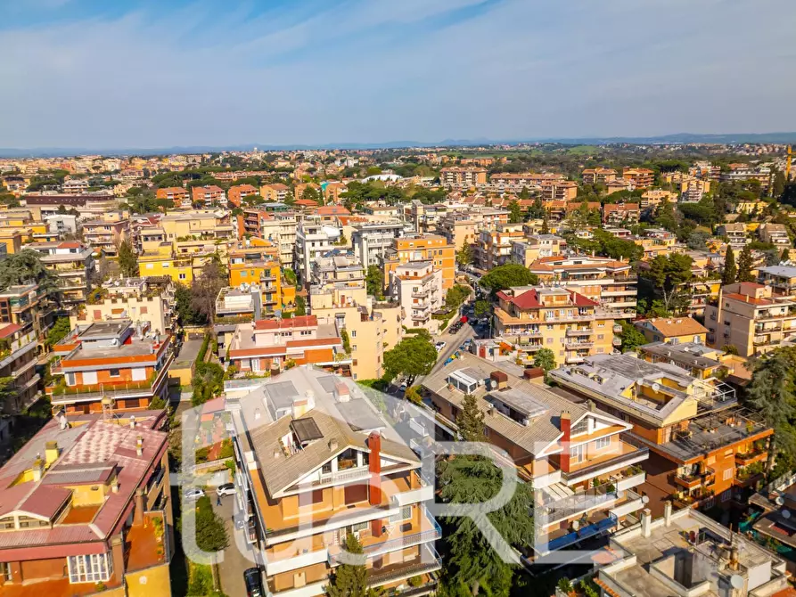 Immagine 7 di Appartamento in vendita  in Via Della Camilluccia a Roma