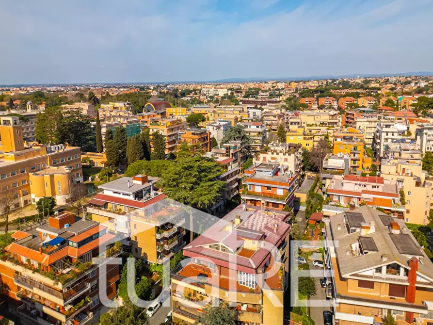 Immagine 8 di Appartamento in vendita  in Via Della Camilluccia a Roma