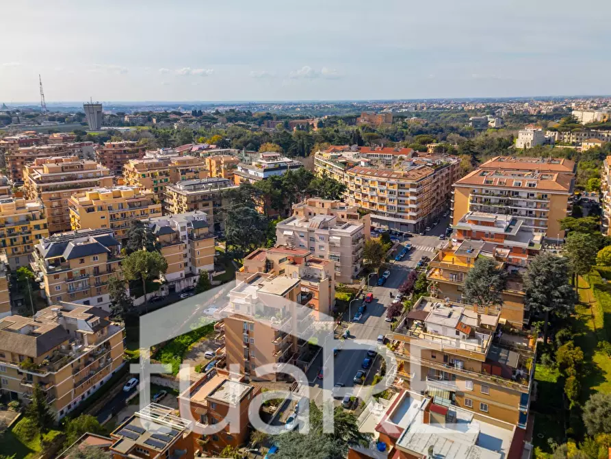 Immagine 10 di Appartamento in vendita  in Via Della Camilluccia a Roma