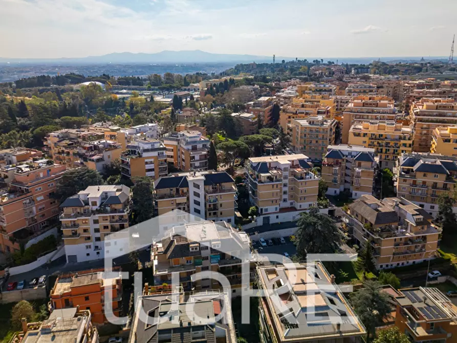 Immagine 11 di Appartamento in vendita  in Via Della Camilluccia a Roma