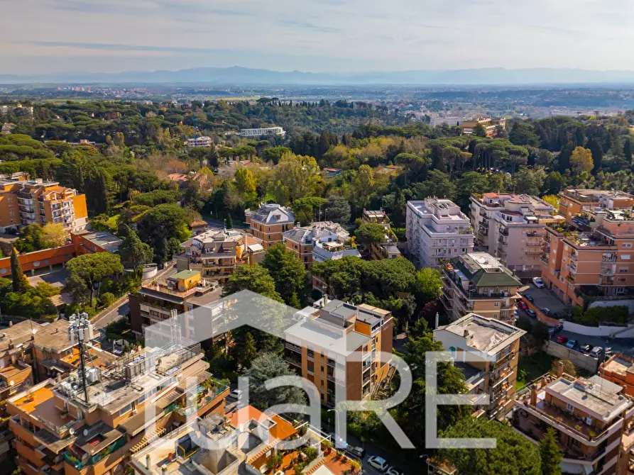 Immagine 12 di Appartamento in vendita  in Via Della Camilluccia a Roma