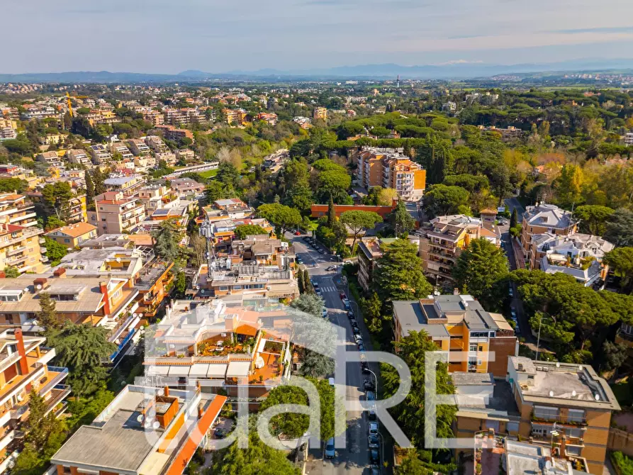 Immagine 13 di Appartamento in vendita  in Via Della Camilluccia a Roma