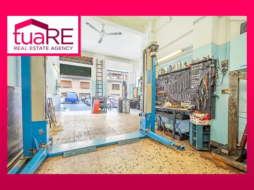 Immagine 1 di Negozio in vendita  in Via Asinari Di San Marzano a Roma