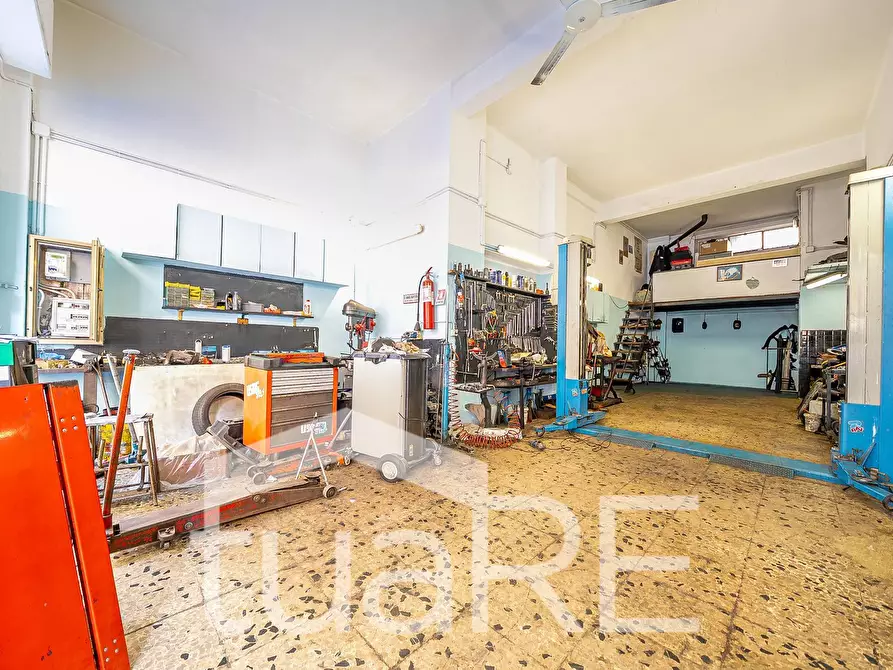 Immagine 3 di Negozio in vendita  in Via Asinari Di San Marzano a Roma