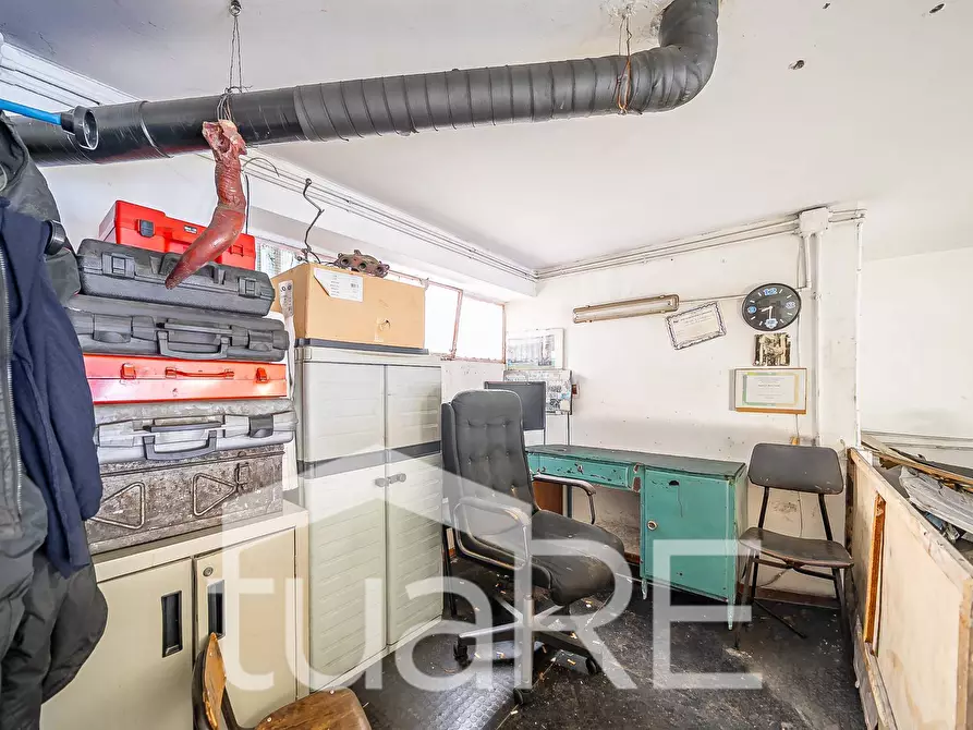 Immagine 5 di Negozio in vendita  in Via Asinari Di San Marzano a Roma