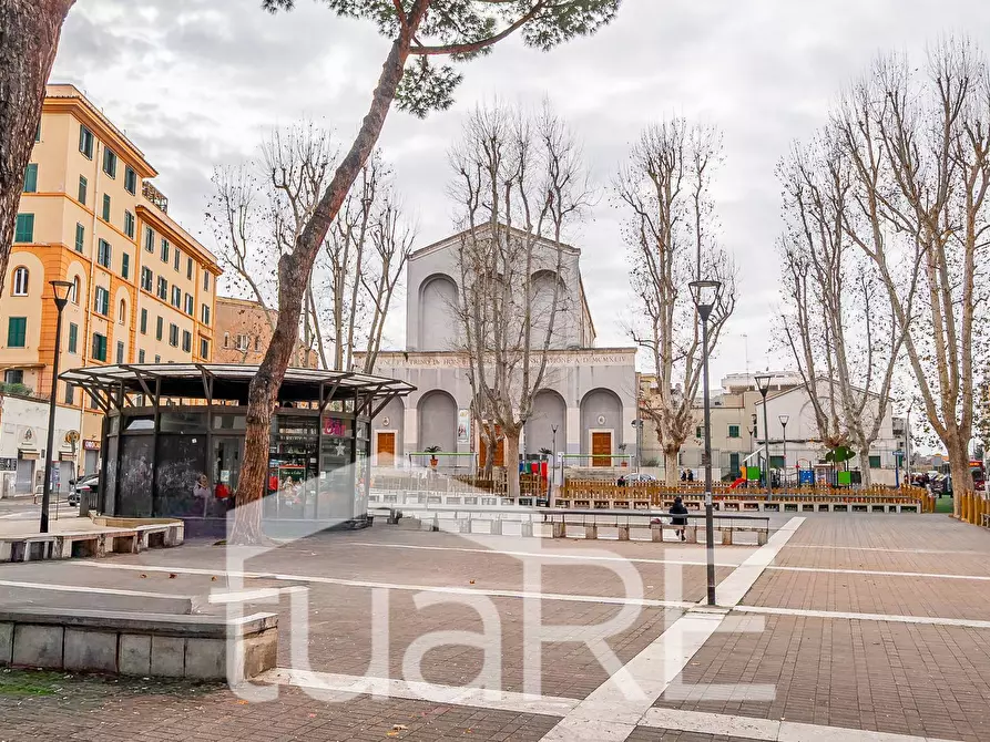 Immagine 7 di Negozio in vendita  in Via Asinari Di San Marzano a Roma