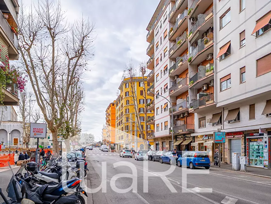 Immagine 8 di Negozio in vendita  in Via Asinari Di San Marzano a Roma