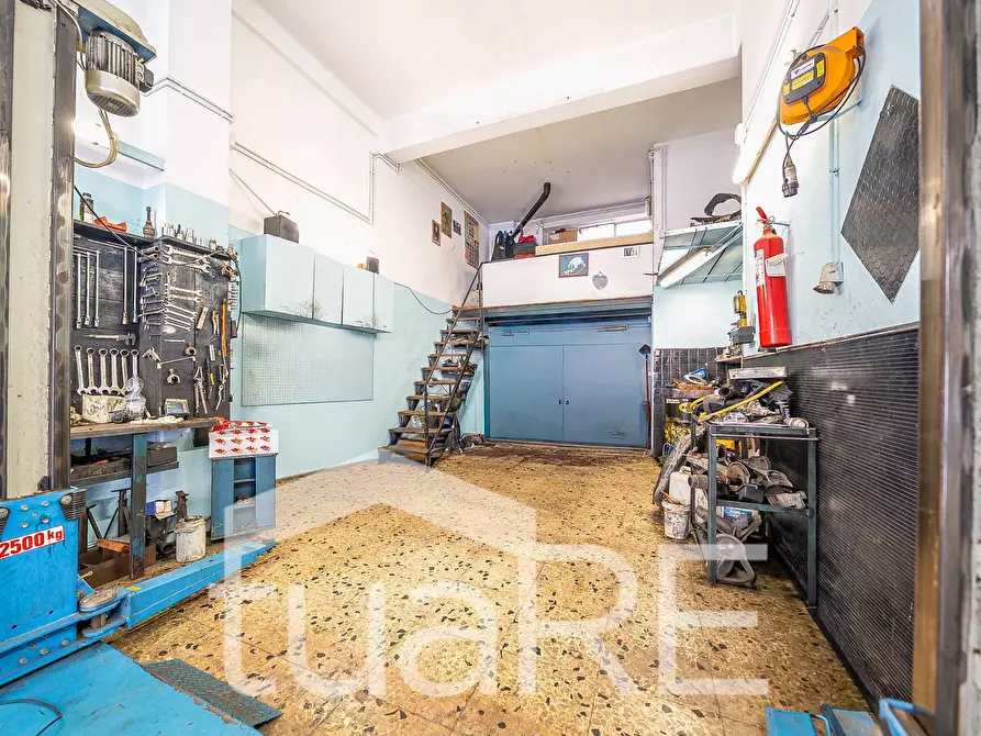 Immagine 11 di Negozio in vendita  in Via Asinari Di San Marzano a Roma