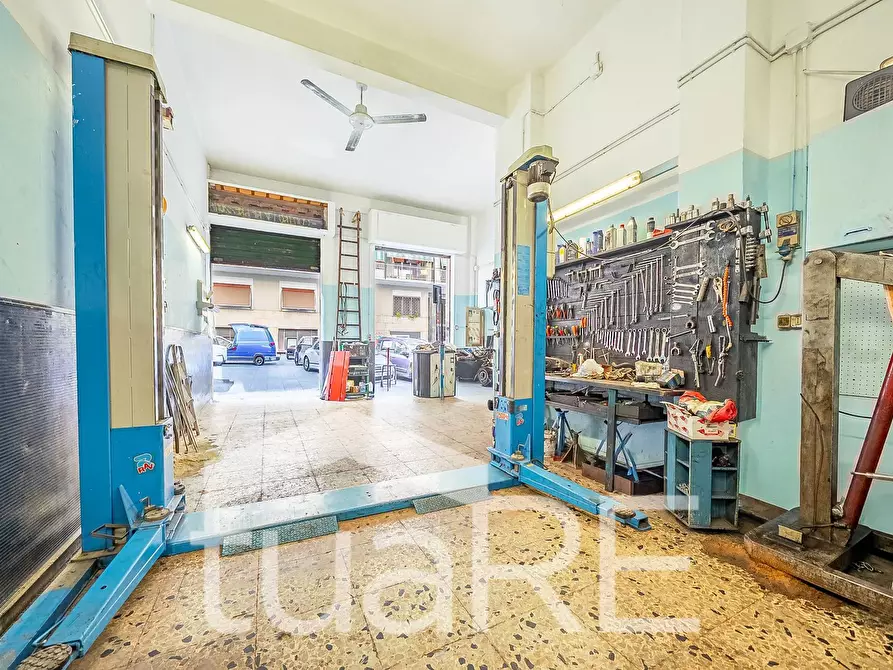 Immagine 14 di Negozio in vendita  in Via Asinari Di San Marzano a Roma